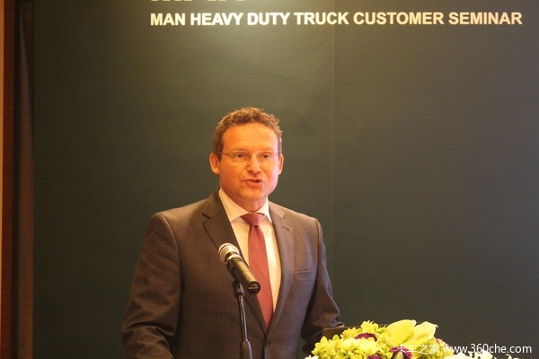 扛250噸沒壓力 MAN國內最大馬力大件車