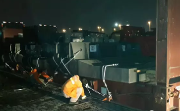 由青島港發往菲律賓的工程機械