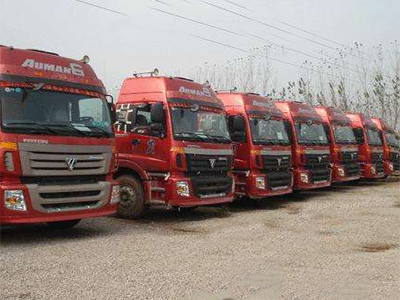 尋找大型機械運輸公司_專業機械設備運輸車